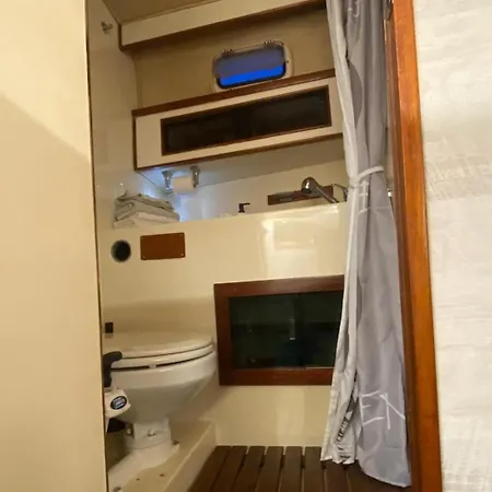 بوتيل Boat Experience