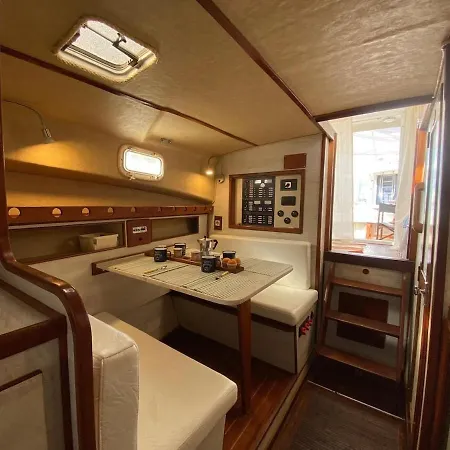 Boat Experience بوتيل كوراليهو